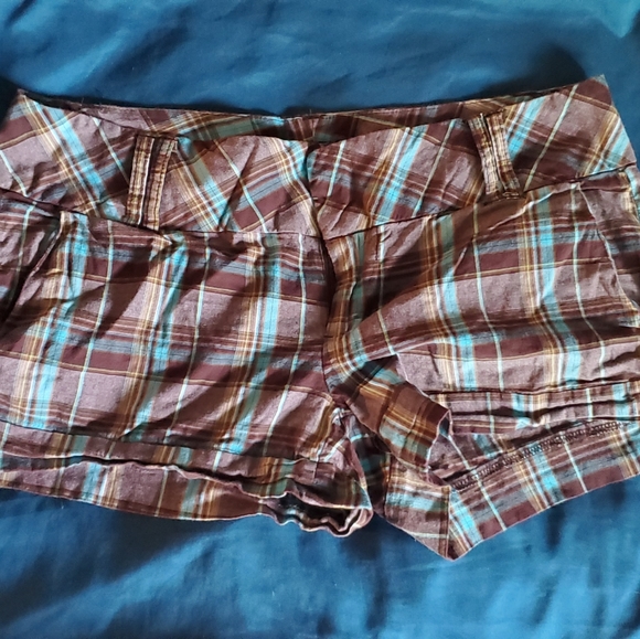 Pants - 💙 nice plaid bright blue brown shorts